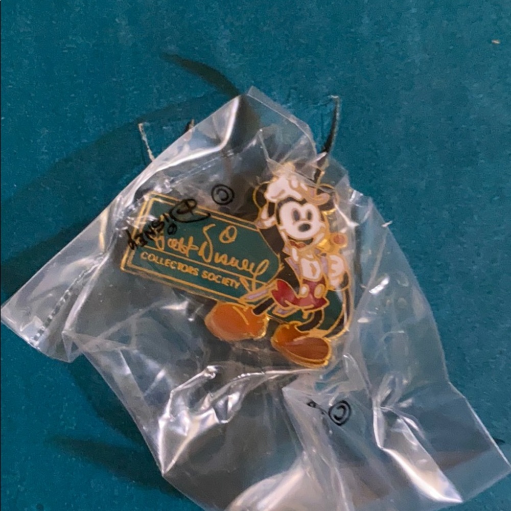Walt Disney collectors society